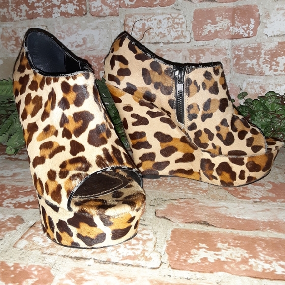 Steve Madden Wiicked L Wedge in Leopard - Picture 8 of 16